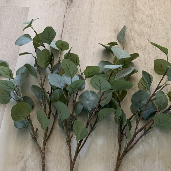 Set of three greenery faux flowers - Picture 4 of 6